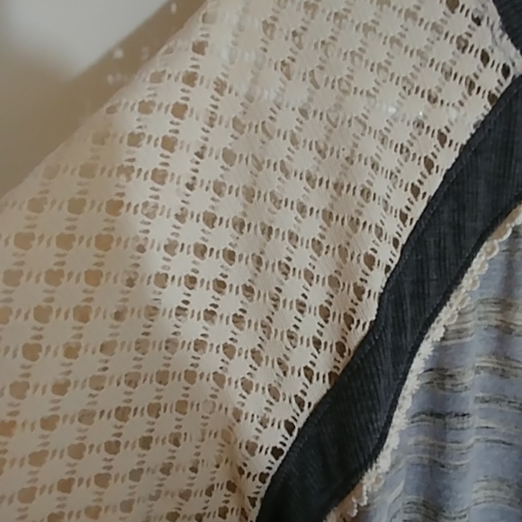 Maurices quarter length shirt - Picture 5 of 5